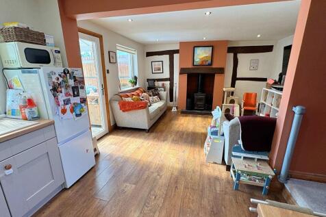 Kitchen to lounge