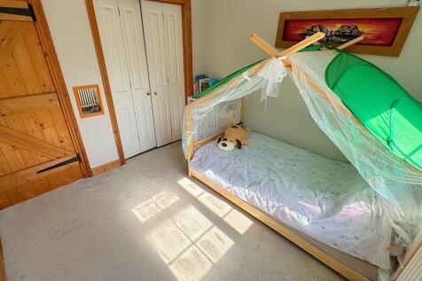Bed 2 to wardrobe