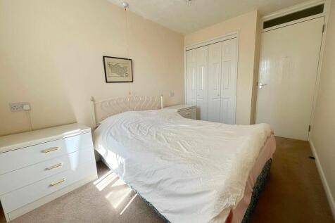 Bed 1 to wardrobe