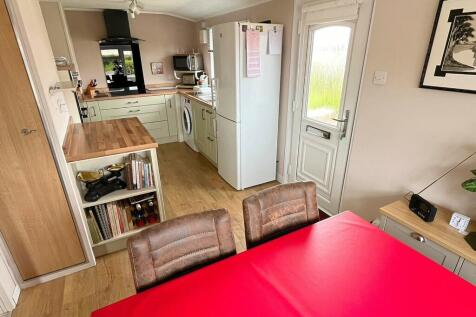 Dining to Kitchen