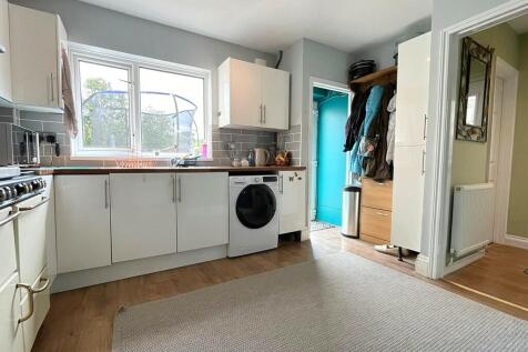 Kitchen from to r...