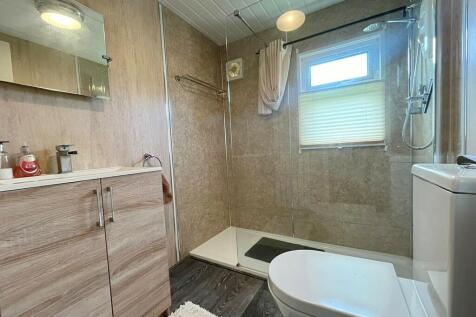 Shower room low