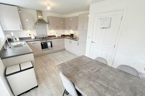 Dining to Kitchen