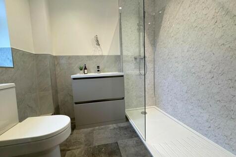 Downstairs Shower...