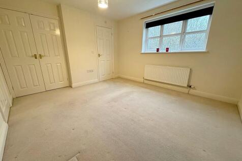 Bed 1 to wardrobe...