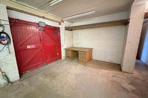 double door entra...