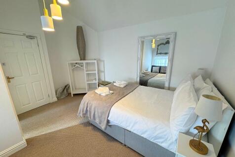 Bed 1 to door