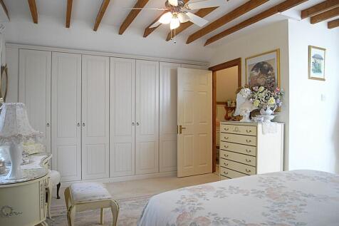 Master to Ensuite...