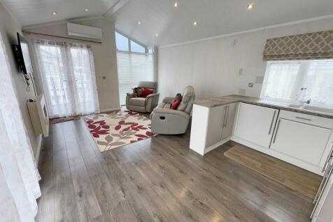 Kitchen to Lounge