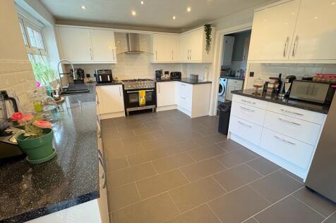 Kitchen alt angle