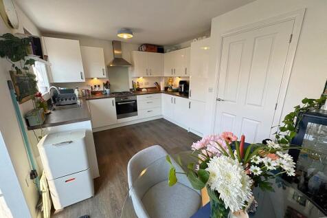 Dining to Kitchen