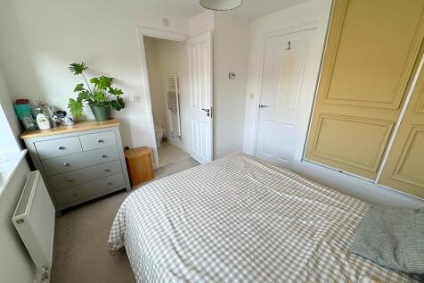 Bed 1 to en-suite