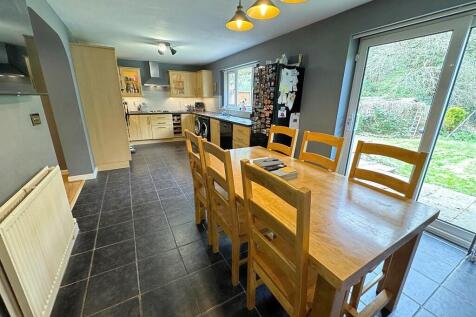 Dining to Kitchen