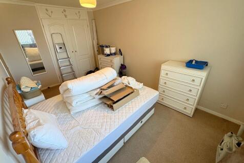 Bed 1 to wardrobe