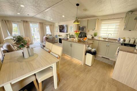 Open plan Lounge ...