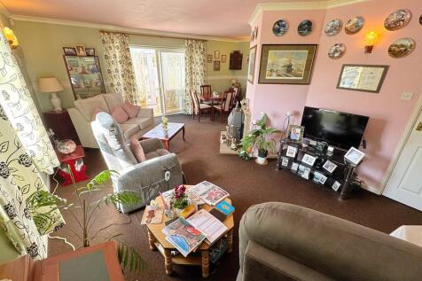 Living room 4
