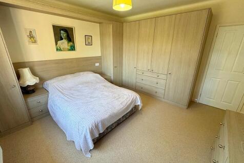 Bed 1 to wardrobe