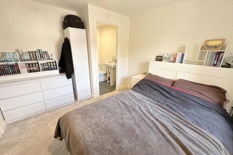 Bedroom1 to ensui...