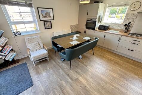 Dining area to Ki...