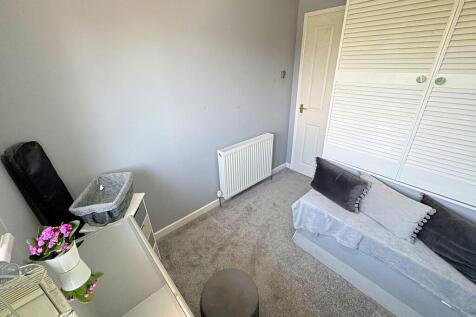 Bed 3 to wardrobe...