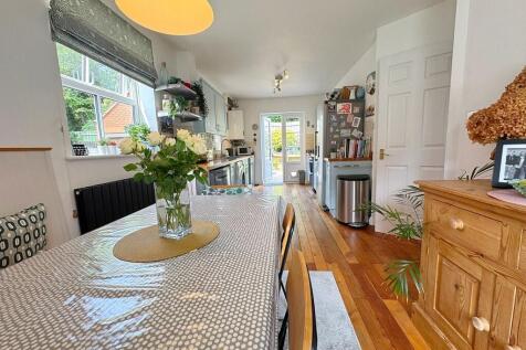 Dining to Kitchen