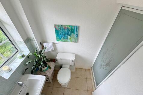Ensuite shower ro...