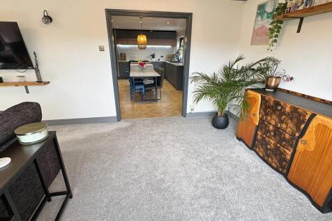 Lounge through to...