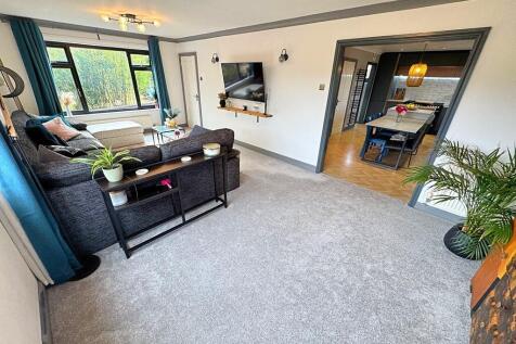 Lounge angle thro...