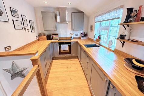 Kitchen alt angle