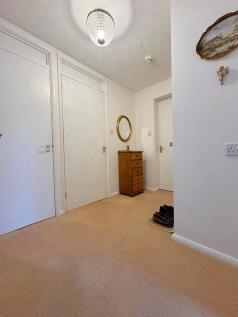 Ent hall to door