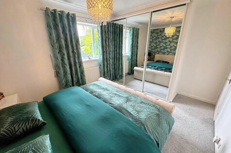 Bedroom One to wa...