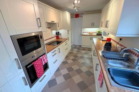 Kitchen alt angle