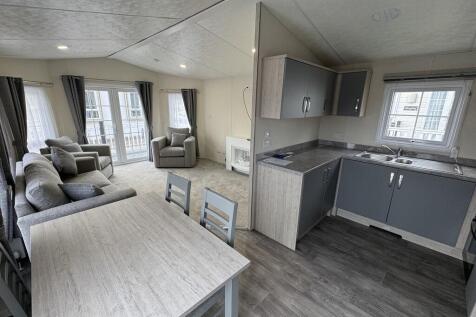 Kitchen to Lounge