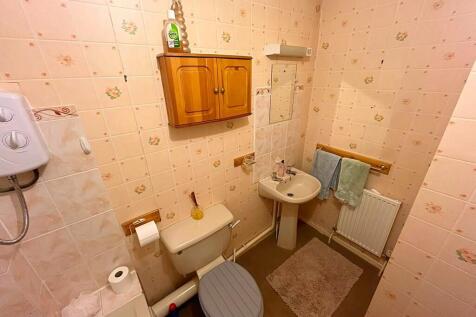 Bathroom to WC
