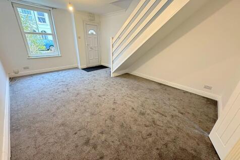 Living Room to Fr...