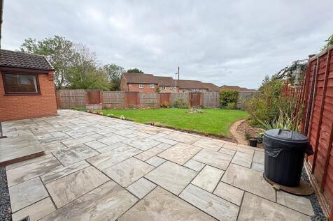 Rear Garden alt a...
