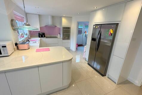 Dining Kitchen to...