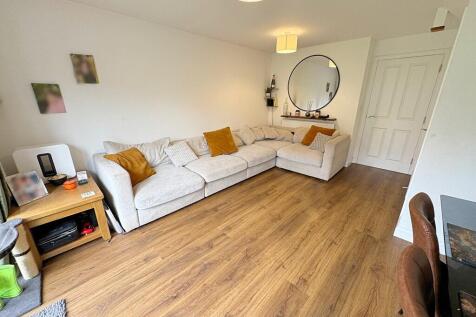 Living room alt a...