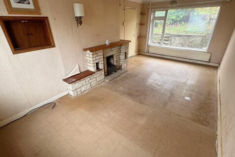 Lounge to front w...