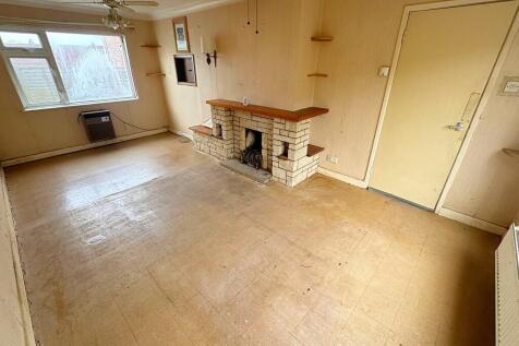 Lounge to firepla...