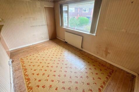 Bed 1 to wardrobe...