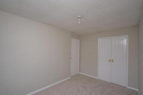 Bed 1 to wardrobe...