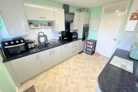 Kitchen alt angle