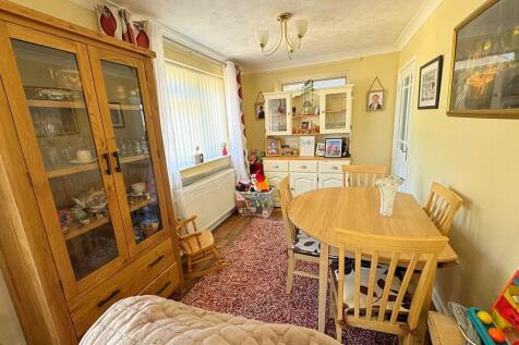 Dining end