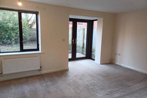 Spacious lounge 
