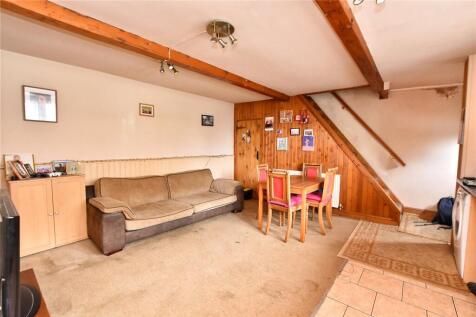 Lounge/ Kitchen