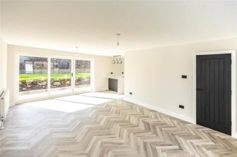 Lounge/Dining Area