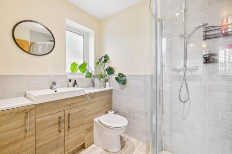ENSUITE SHOWER ROOM