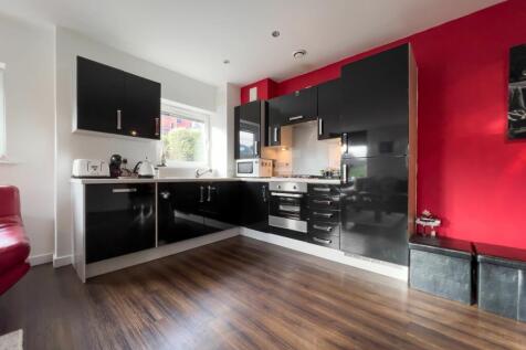 KITCHEN/BREAKFAST AREA