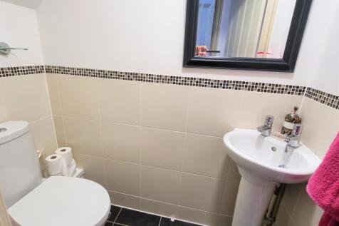 Cloakroom/wc